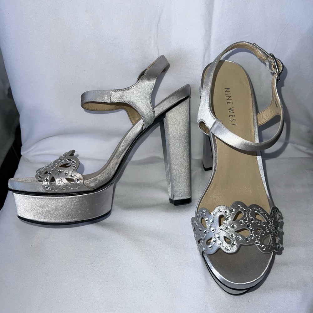 Nine West Silver Fairyo Platform Heels with Gem Embezzlement Size 6